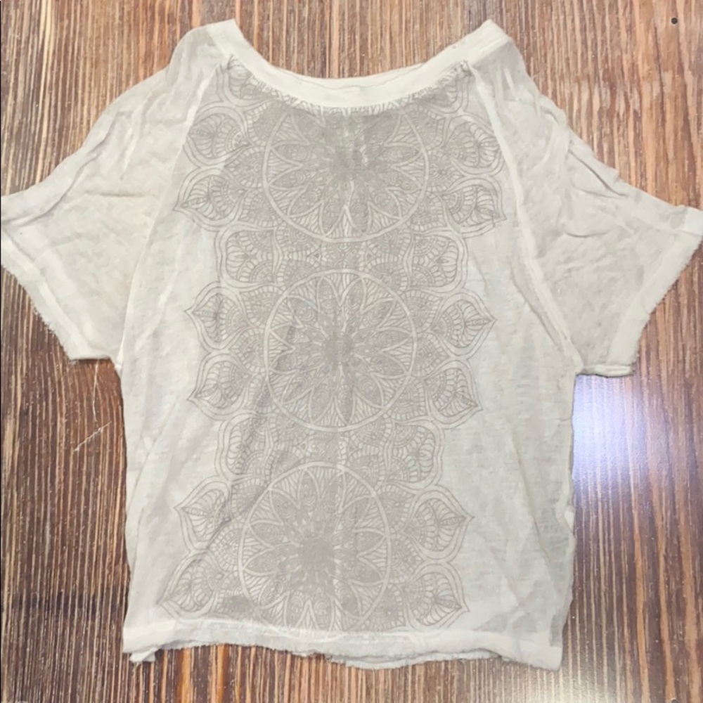 🌵3/$20• White Soft Tee Shirt With Design